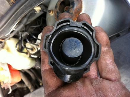 Master cylinder cap of contaminated brake system