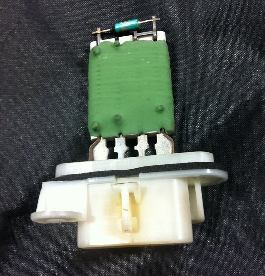 Picture of blower resistor assembly